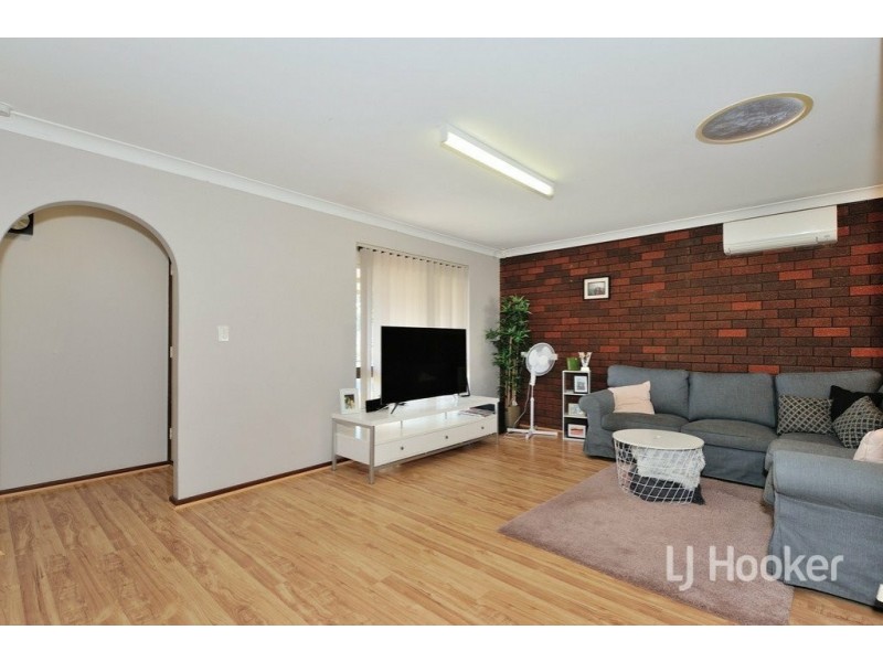 67 Blackadder Road, Swan View WA 6056