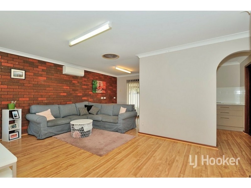 67 Blackadder Road, Swan View WA 6056