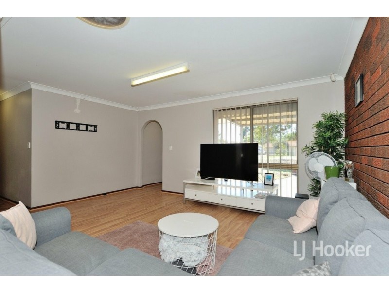 67 Blackadder Road, Swan View WA 6056