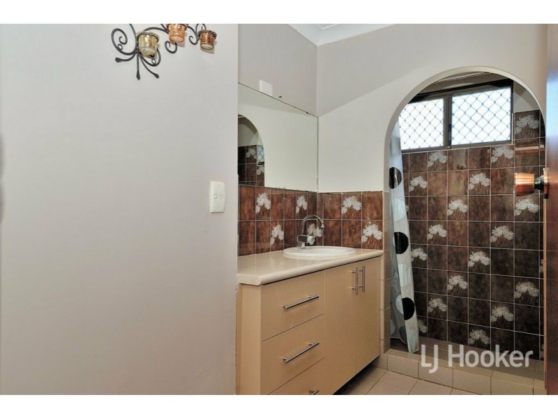 67 Blackadder Road, Swan View WA 6056