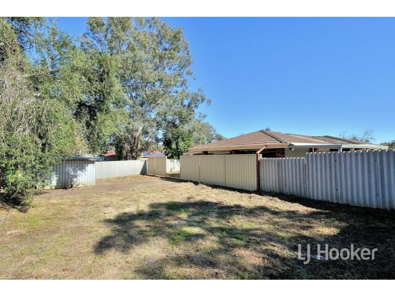 67 Blackadder Road, Swan View WA 6056