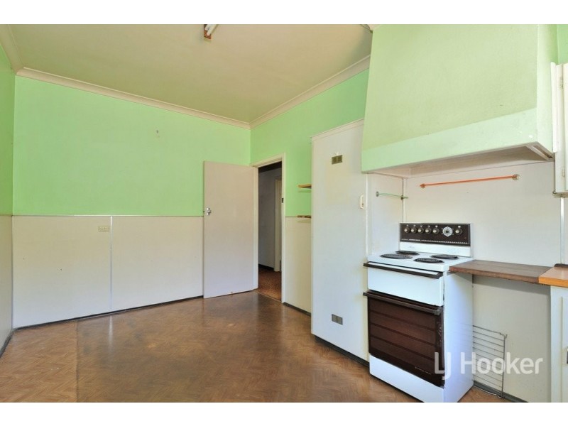 5 Wagoora Place, Koongamia WA 6056