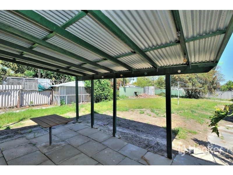 5 Wagoora Place, Koongamia WA 6056