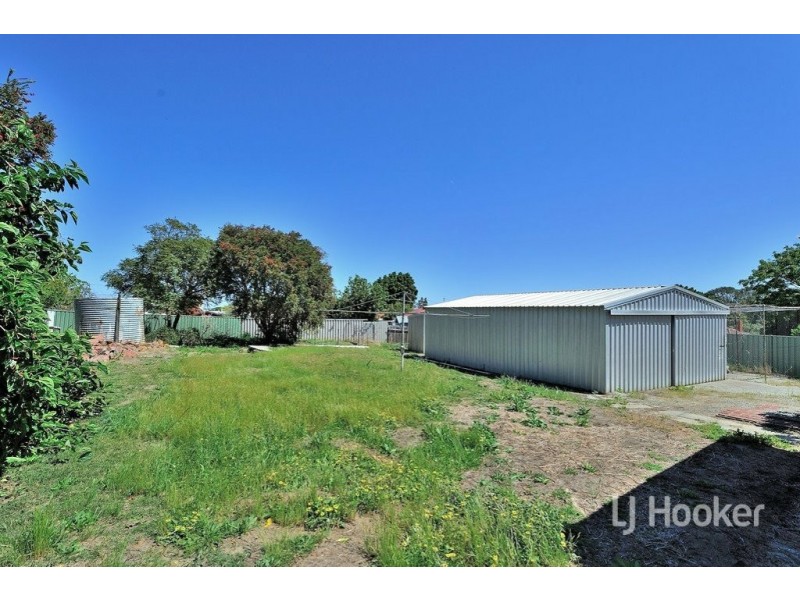 5 Wagoora Place, Koongamia WA 6056