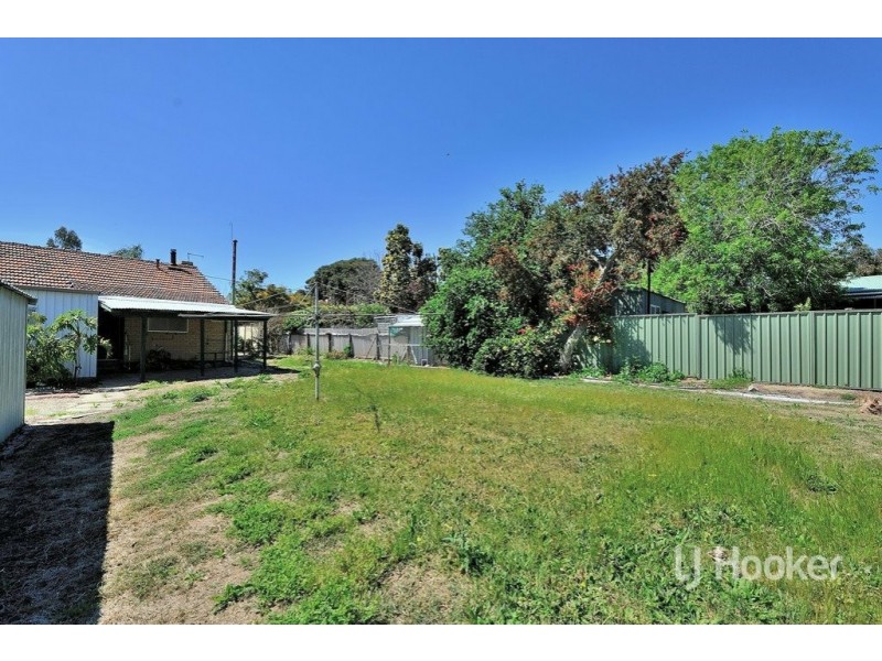 5 Wagoora Place, Koongamia WA 6056