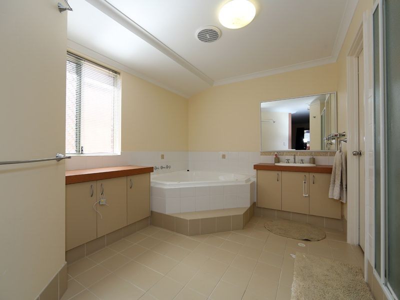 64 Silver Princess Way, Jane Brook WA 6056