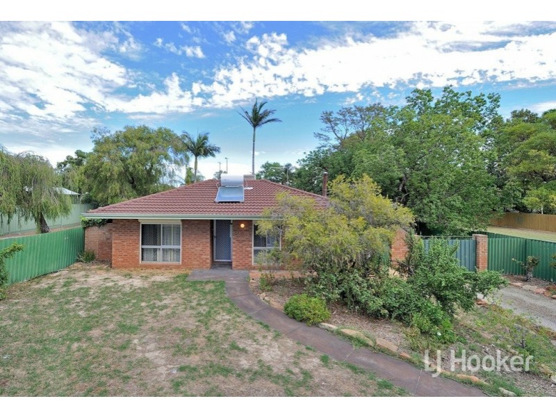 55 Blackadder Road, Swan View WA 6056
