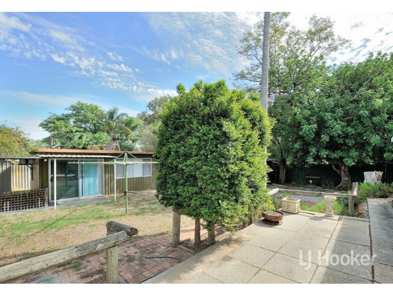 55 Blackadder Road, Swan View WA 6056