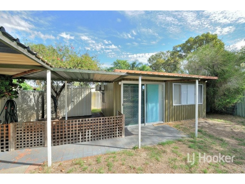 55 Blackadder Road, Swan View WA 6056