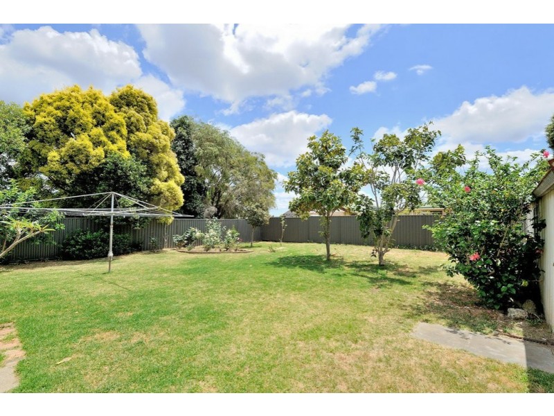 13 Avon Crescent, Viveash WA 6056