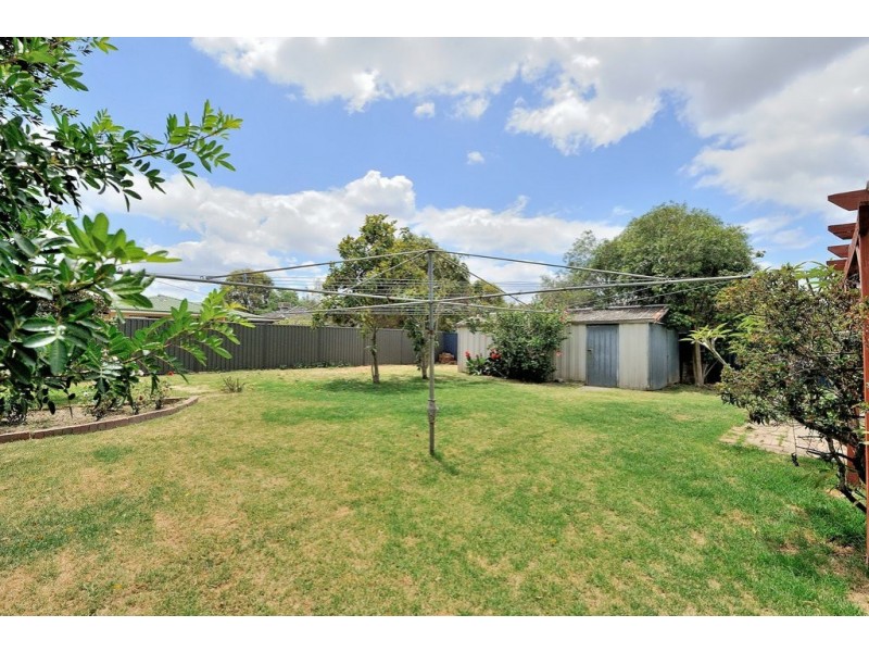 13 Avon Crescent, Viveash WA 6056