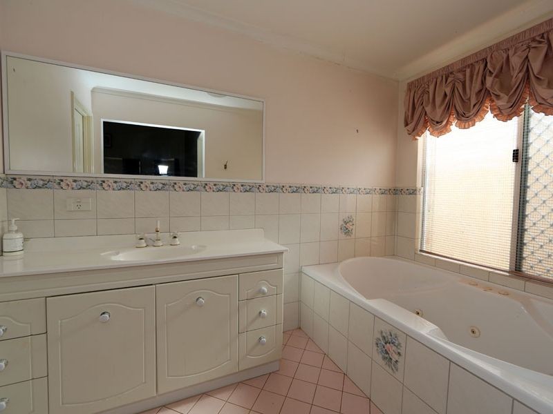 48 Markham Way, Swan View WA 6056