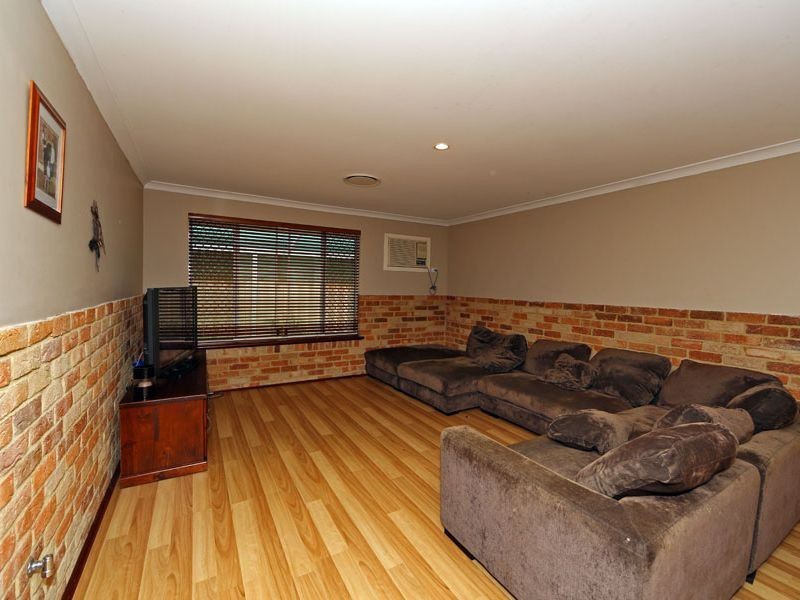 48 Markham Way, Swan View WA 6056