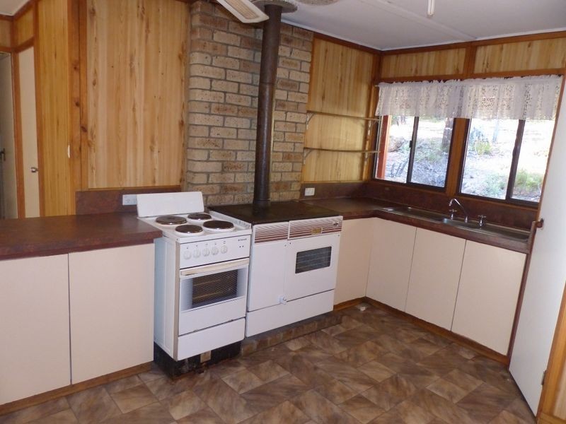 10 Marshwood Place, Sawyers Valley WA 6074