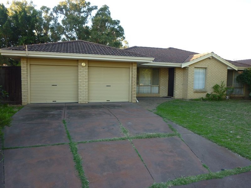 32 Christowe Drive, Swan View WA 6056