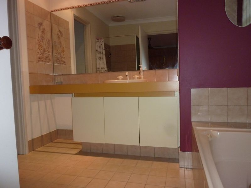 32 Christowe Drive, Swan View WA 6056