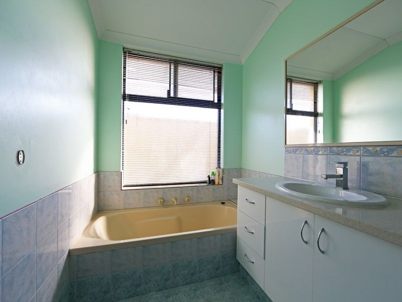 17 Narranbee Ridge, Tapping WA 6065