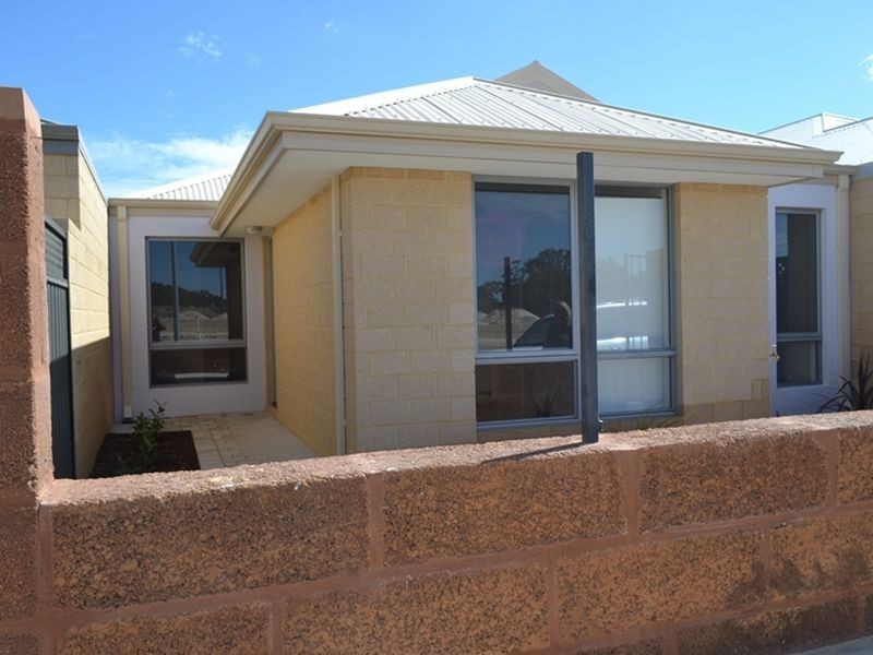 16 Plumosa Cres, Caversham WA 6055