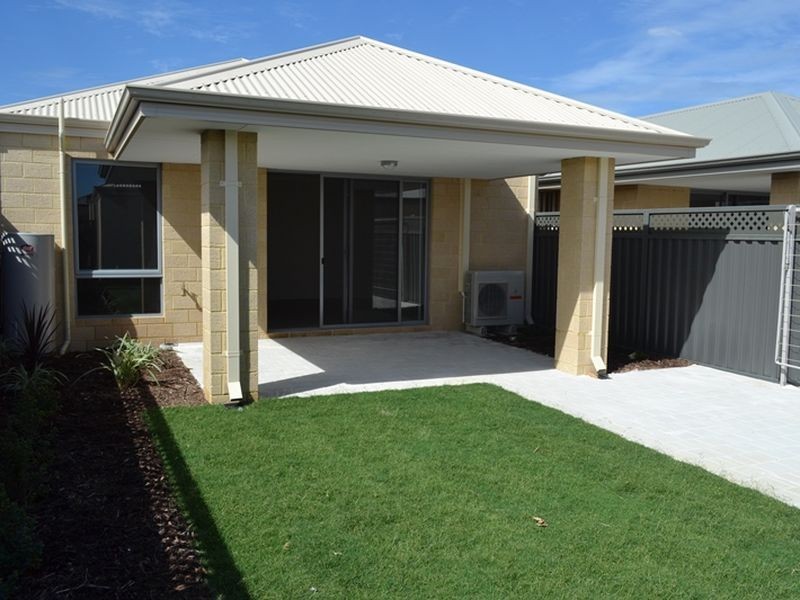 16 Plumosa Cres, Caversham WA 6055