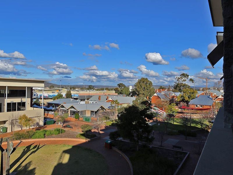 39/42 The Crescent, Midland WA 6056