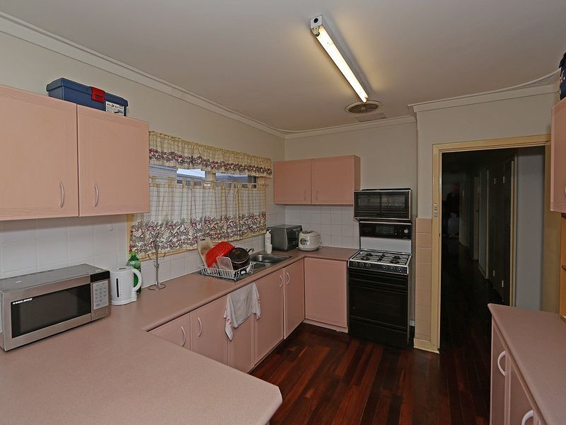 27 Ward Crescent, Kelmscott WA 6111