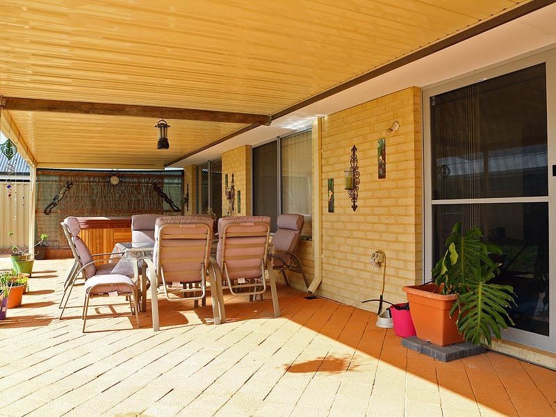 11 Yonga Way, South Guildford WA 6055