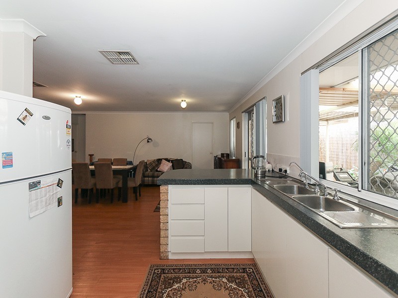 17 Stratton Bvd, Stratton WA 6056