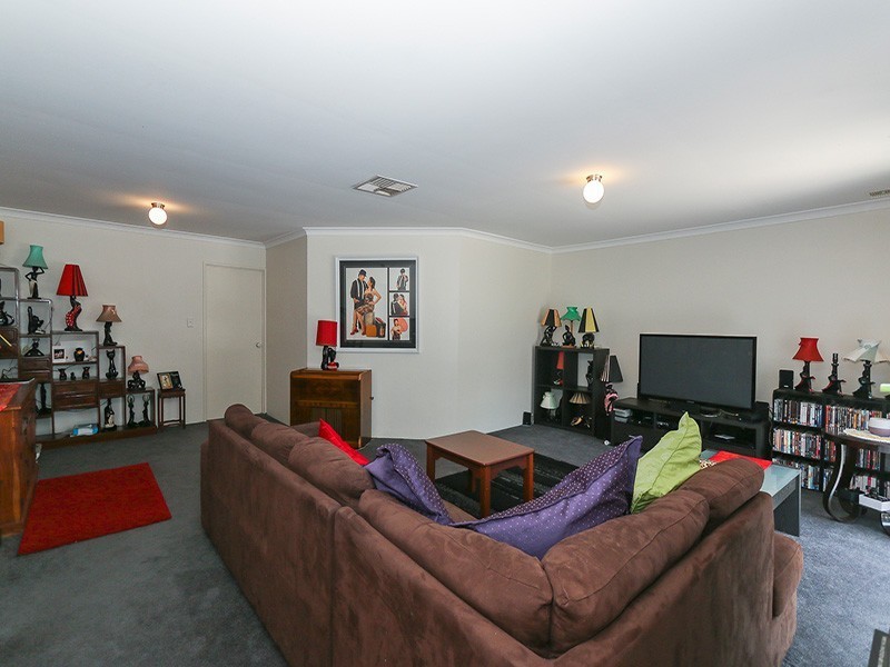 17 Stratton Bvd, Stratton WA 6056