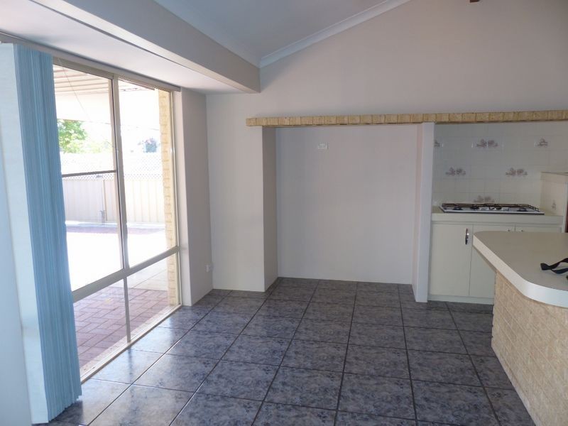 6 Yeates Lane, Stratton WA 6056