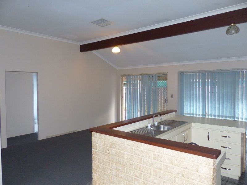 6 Yeates Lane, Stratton WA 6056