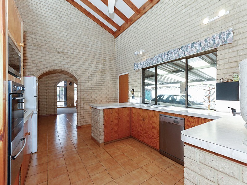 40 Illawarra Crescent, Ballajura WA 6066