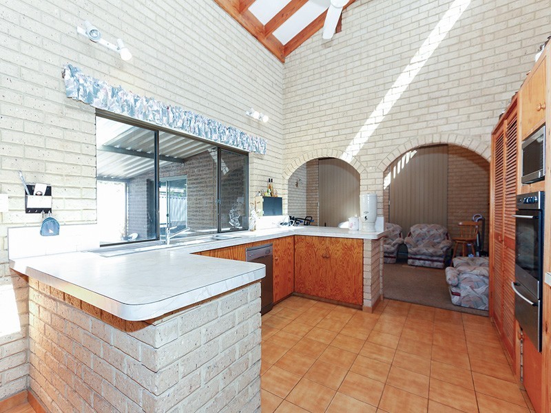 40 Illawarra Crescent, Ballajura WA 6066