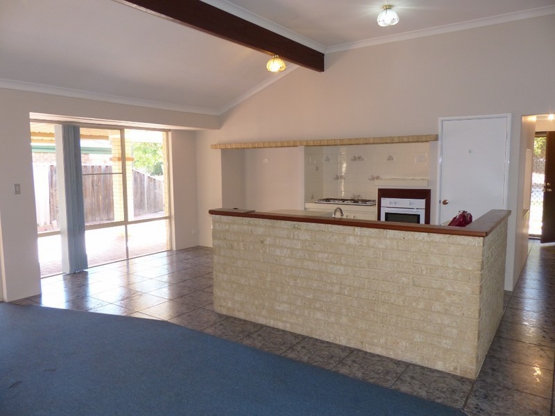 6 Yeates Lane, Stratton WA 6056