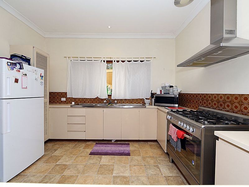 24 Ford Street, Baskerville WA 6056