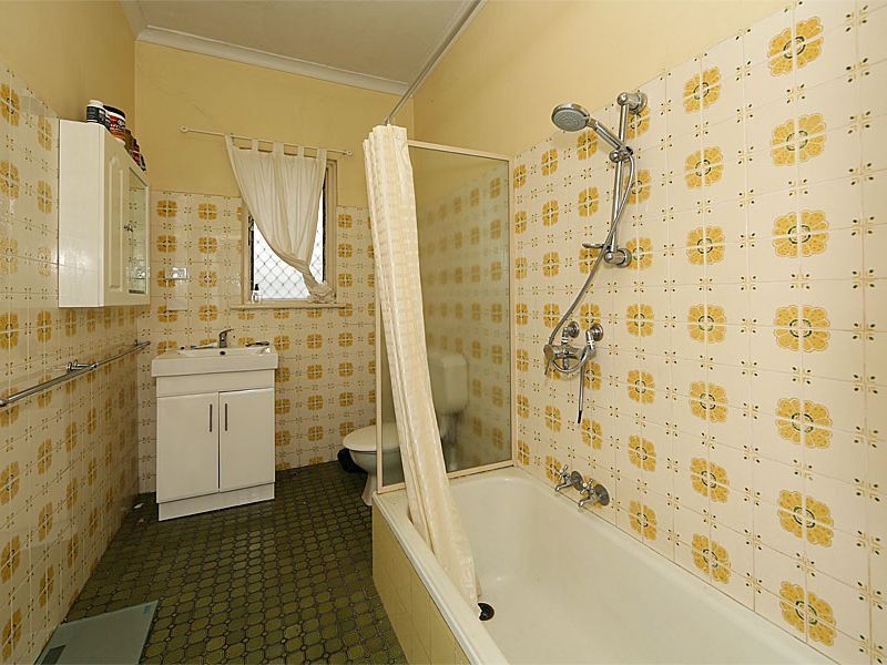 24 Ford Street, Baskerville WA 6056