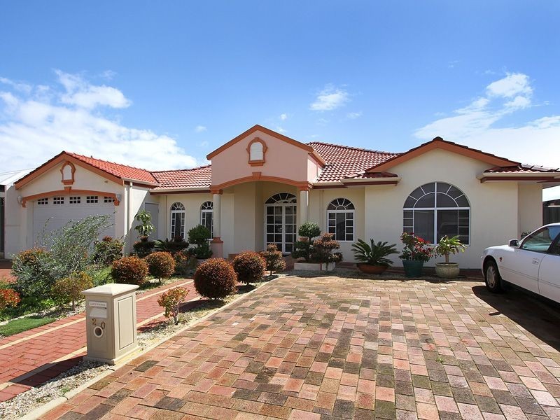 20 Tissington Drive, Darch WA 6065