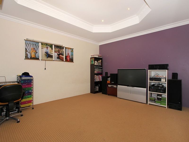 20 Tissington Drive, Darch WA 6065