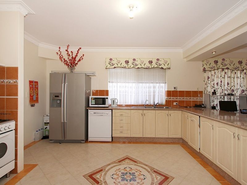 20 Tissington Drive, Darch WA 6065