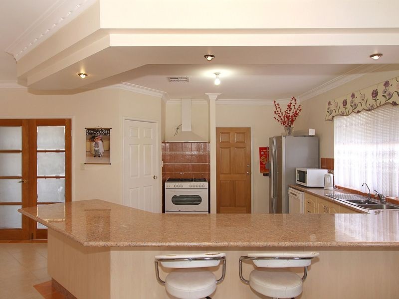 20 Tissington Drive, Darch WA 6065