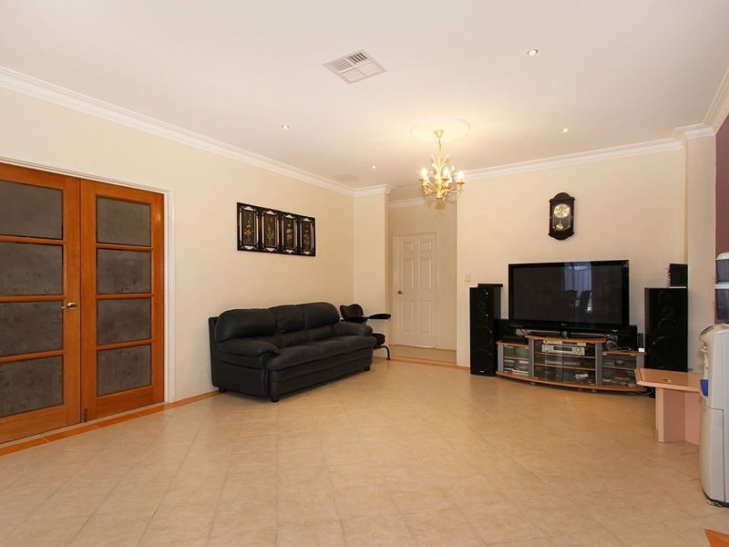 20 Tissington Drive, Darch WA 6065