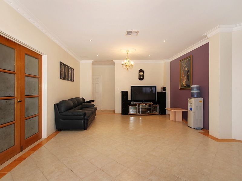 20 Tissington Drive, Darch WA 6065