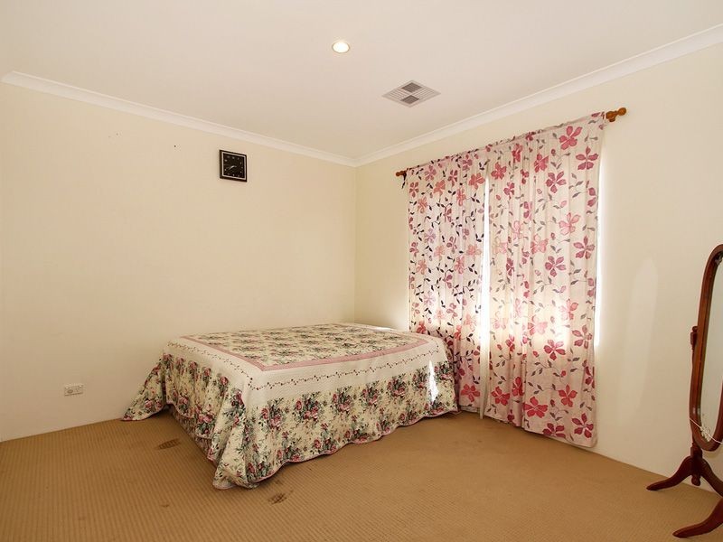 20 Tissington Drive, Darch WA 6065