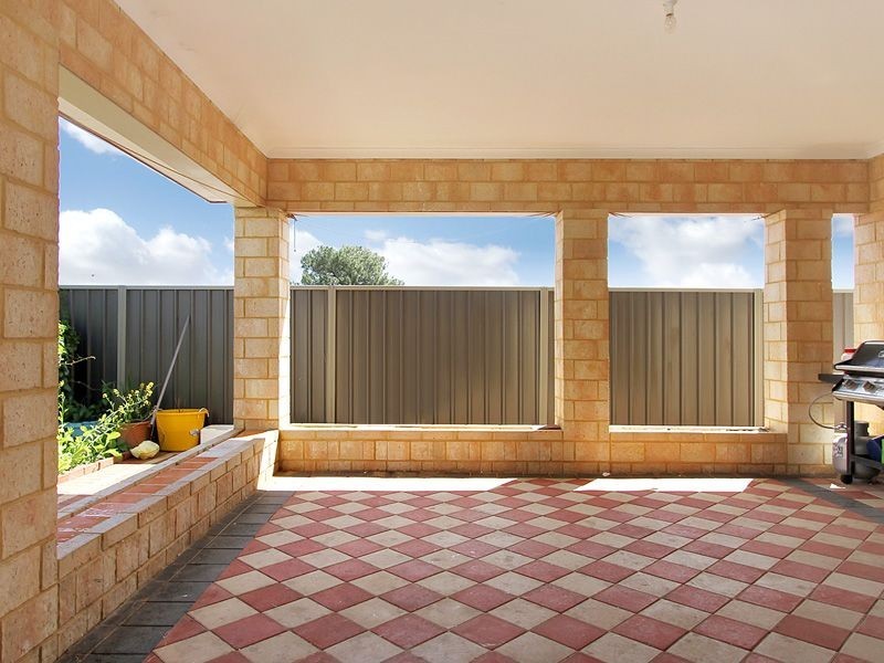 20 Tissington Drive, Darch WA 6065