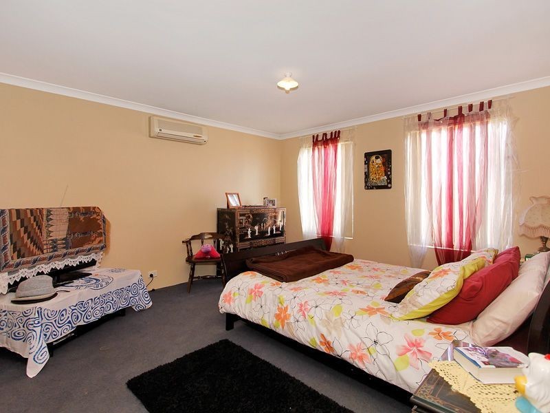 125 Fruit Tree Crescent, Forrestfield WA 6058