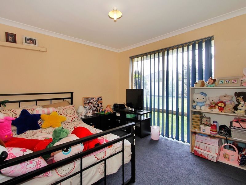 125 Fruit Tree Crescent, Forrestfield WA 6058