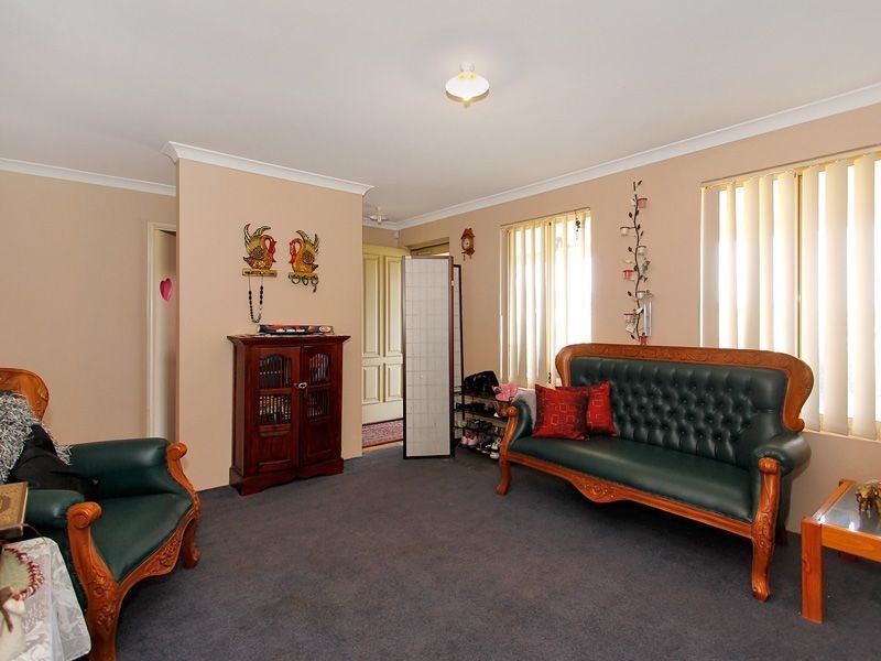 125 Fruit Tree Crescent, Forrestfield WA 6058