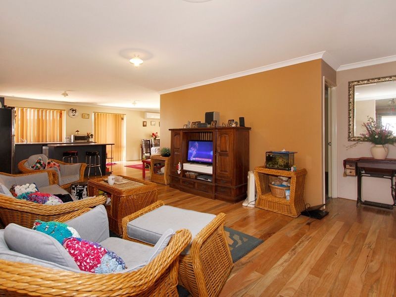 125 Fruit Tree Crescent, Forrestfield WA 6058