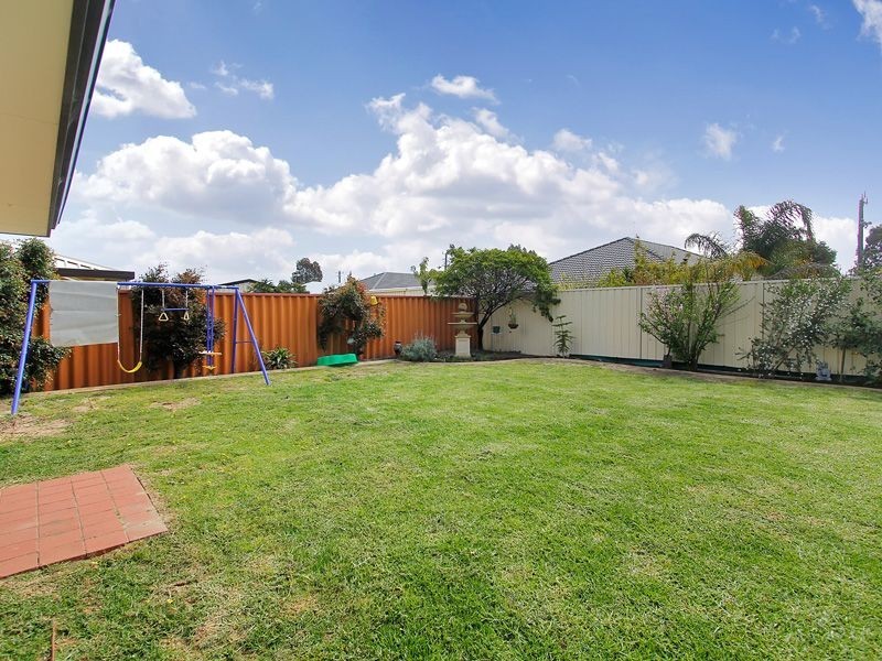 125 Fruit Tree Crescent, Forrestfield WA 6058
