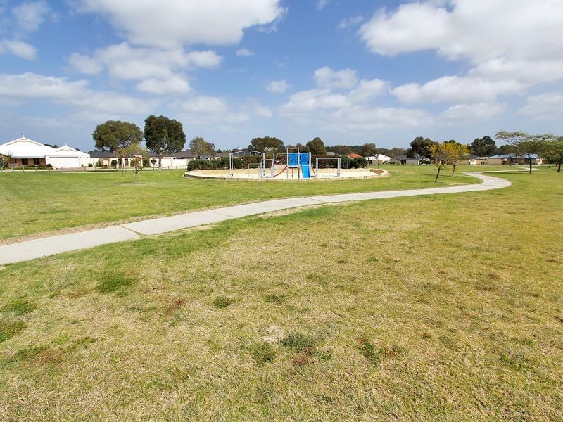 125 Fruit Tree Crescent, Forrestfield WA 6058