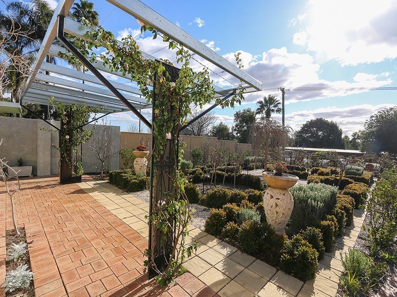 21 Wynne Street, Hazelmere WA 6055